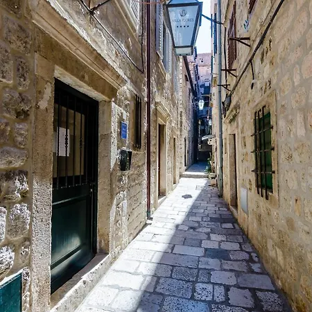 Flores بيت ضيافة