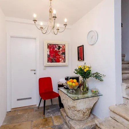 Flores بيت ضيافة دوبروفينك